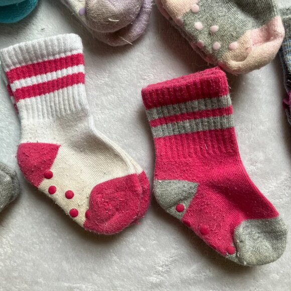 Free w/ Purchase | Baby 6-12M Non-Slip Grip Socks Bundle | 7-8cm | Mixed Colours - Picture 5 of 7